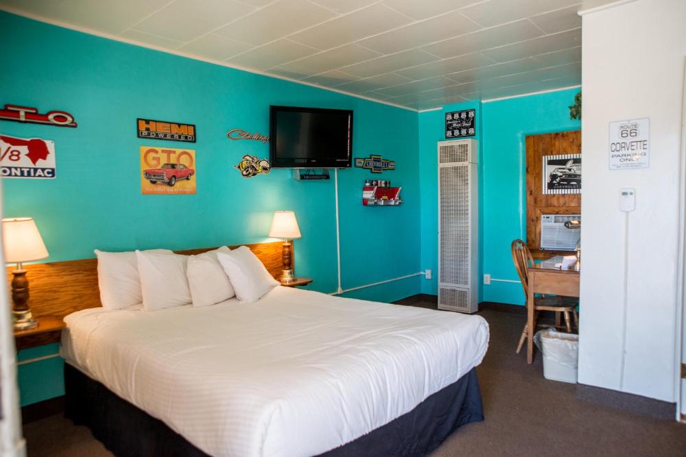Standard Queen Room with Two Queen Beds interior